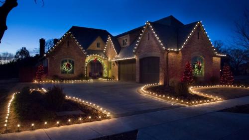 residential-Christmas-light-installation-service-Graniite-Bay this image shows Christmas lights in Citrus Heights, CA