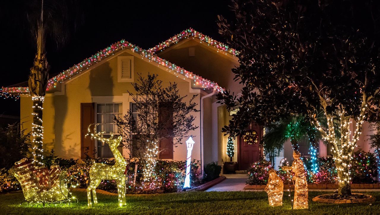 Citrus-Heights-CA-Christmas-lights-installation-services this image shows Christmas lights in Citrus Heights , CA