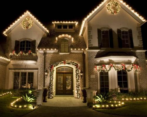 Fair-Oaks-residential-christmas-lights-installation this image shows Fair Oaks Christmas lights installation