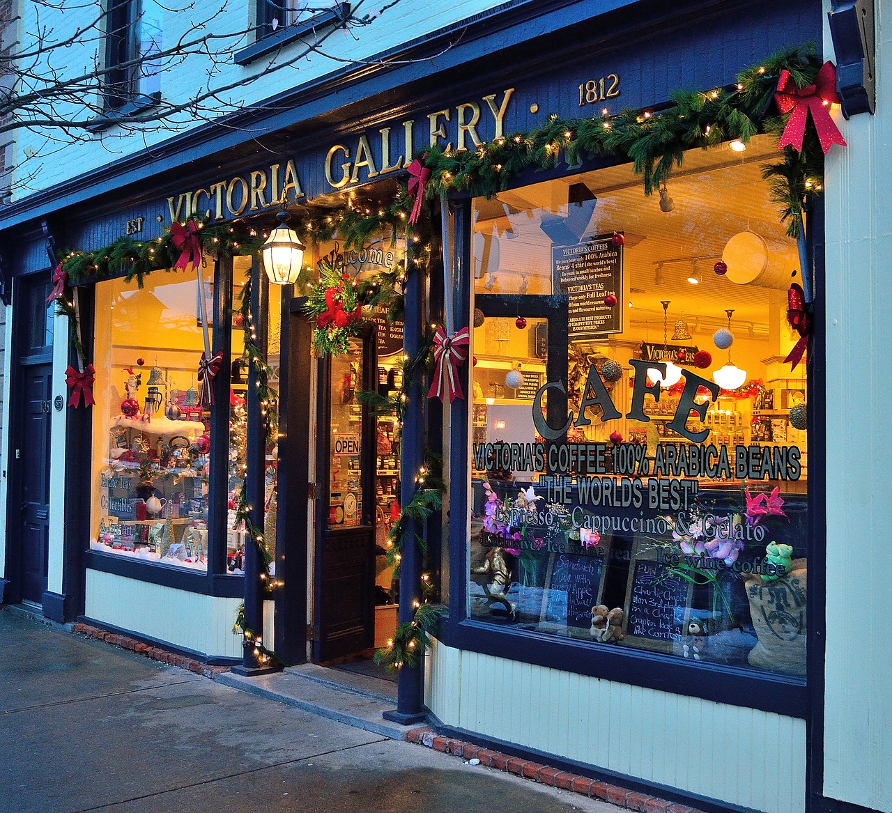 this image shows commercial Christmas lights in Citrus Heights, CA