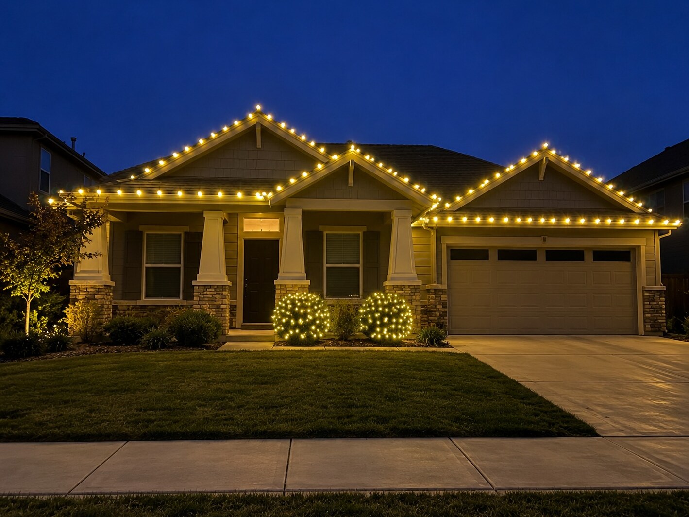 Holiday lighting in Citrus Heights, CA: craftsman dusk c9 roofline warm white